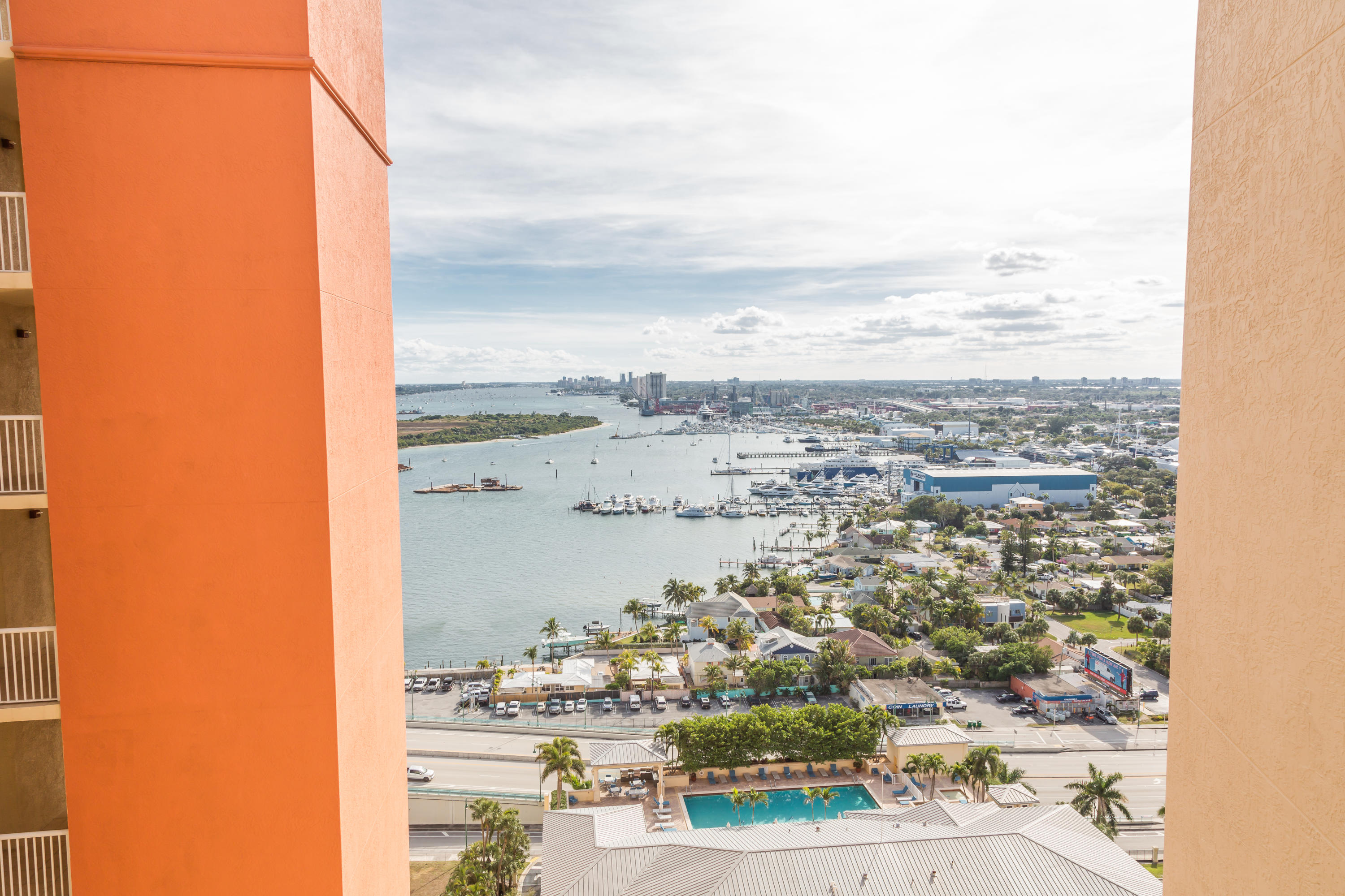 2650 Lake Shore Drive, Unit 2105 Riviera Beach, FL 33404 - Photo 45 of 47 091A8904