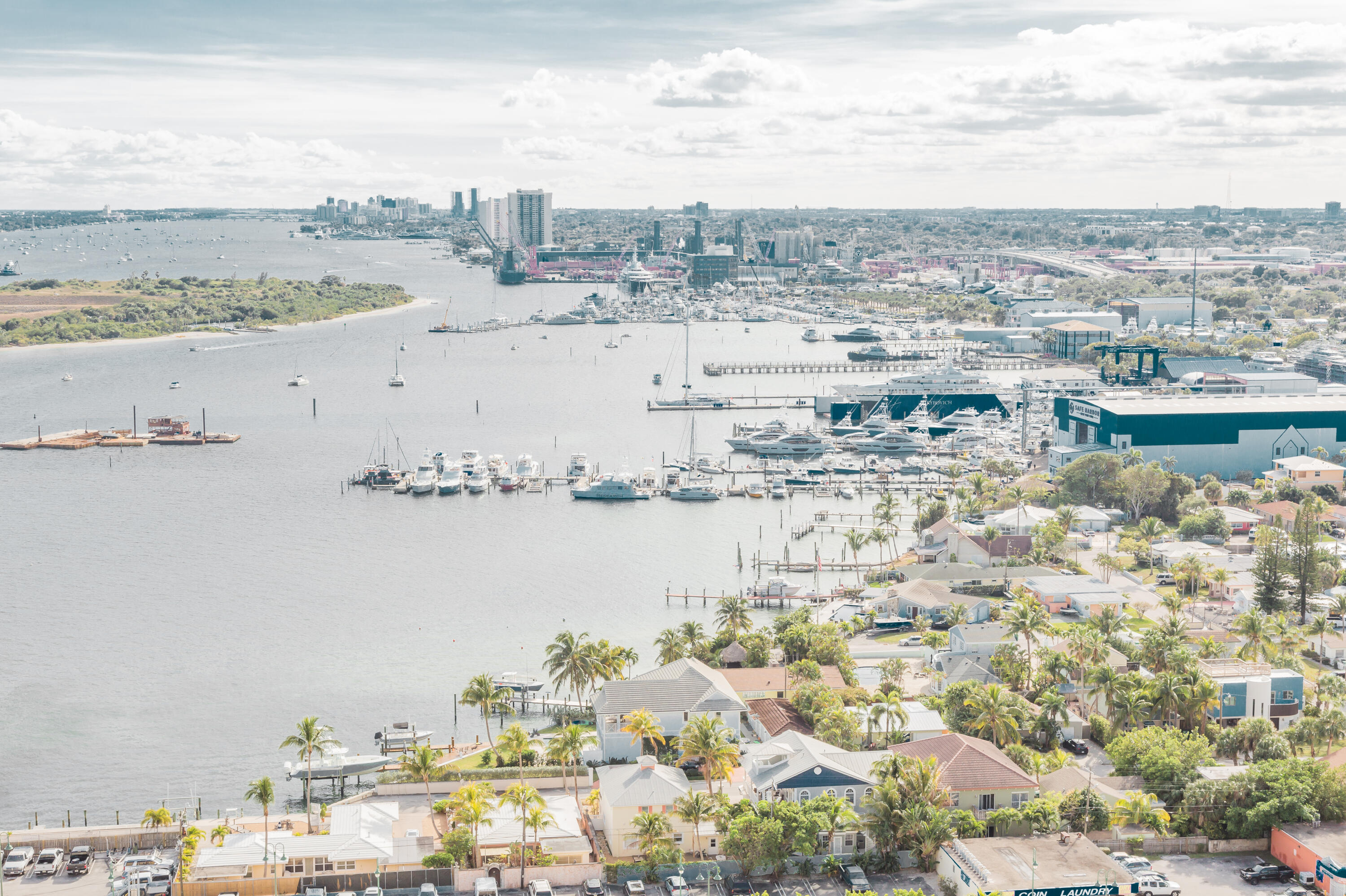 2650 Lake Shore Drive, Unit 2105 Riviera Beach, FL 33404 - Photo 46 of 47 091A8905