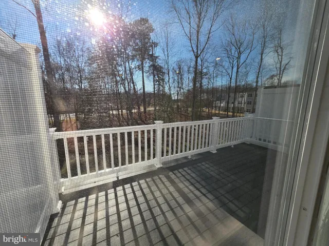 a view of entryway with window