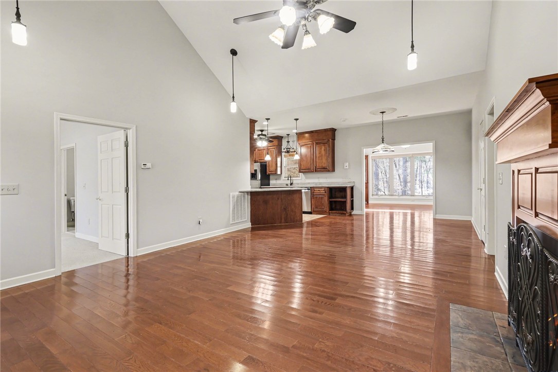 109 Oak Crest Circle Seneca, SC 29672 - Photo 5 of 42