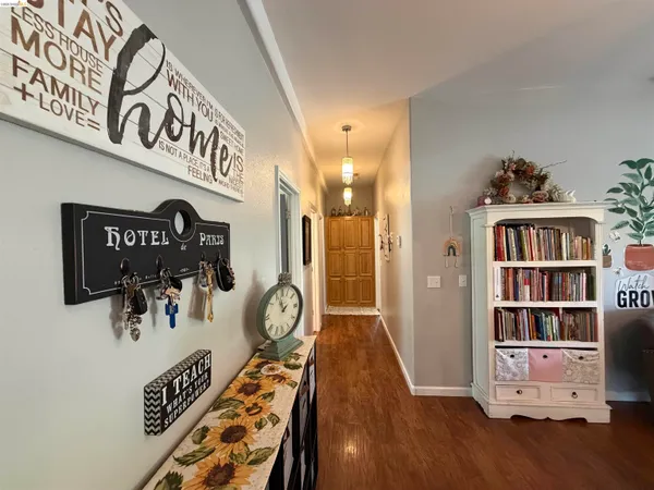 a view of an entryway with workspace