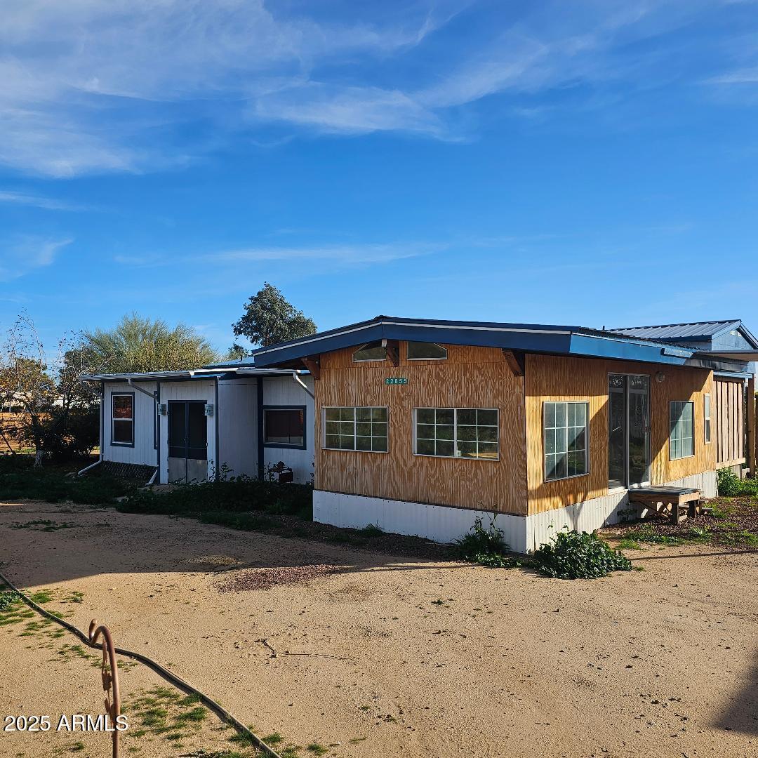 22855 Sunset Lane Congress, AZ 85332 - Photo 4 of 39 a front view of a house with a yard