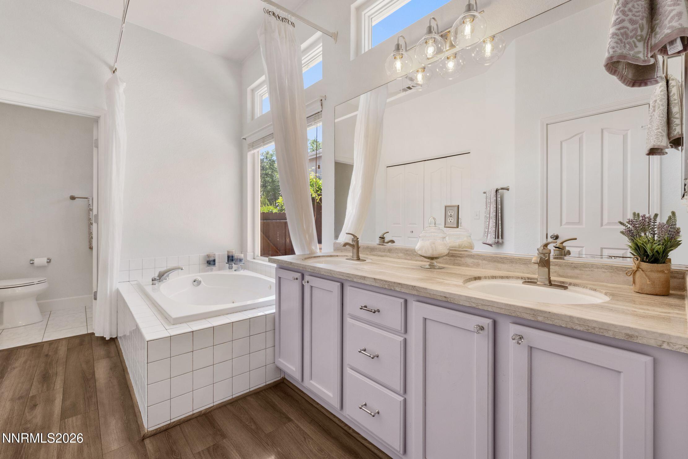 1064 Ridgefield Drive Carson City, NV 89706 - Photo 15 of 27 Primary Bathroom