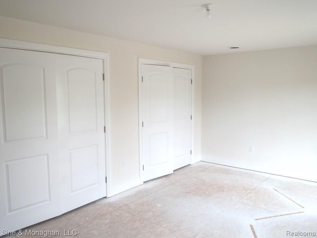 9663 Ellis Road Clarkston, MI 48348 - Photo 17 of 35 Upper bedroom with dual closets
