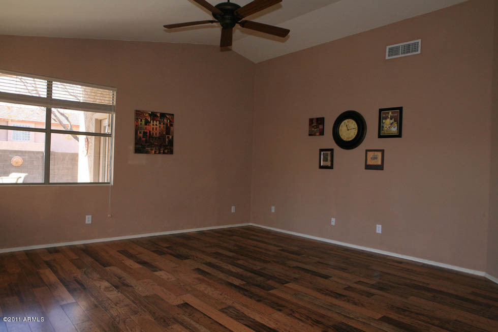 4711 East Weaver Road Phoenix, AZ 85050 - Photo 11 of 24 Family Room