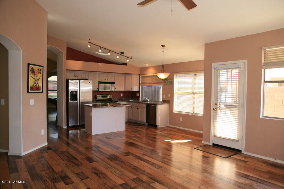 4711 East Weaver Road Phoenix, AZ 85050 - Photo 12 of 24 Kitchen-Family