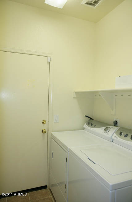 4711 East Weaver Road Phoenix, AZ 85050 - Photo 13 of 24 Laundry