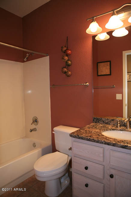 4711 East Weaver Road Phoenix, AZ 85050 - Photo 16 of 24 Hall Bath