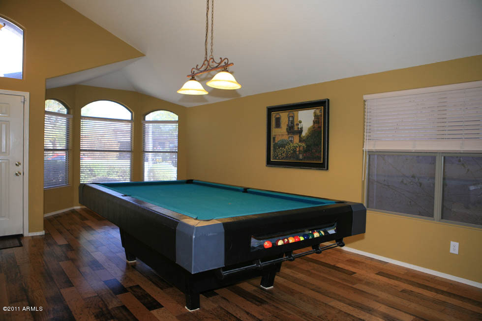 4711 East Weaver Road Phoenix, AZ 85050 - Photo 4 of 24 Living-Dining Room