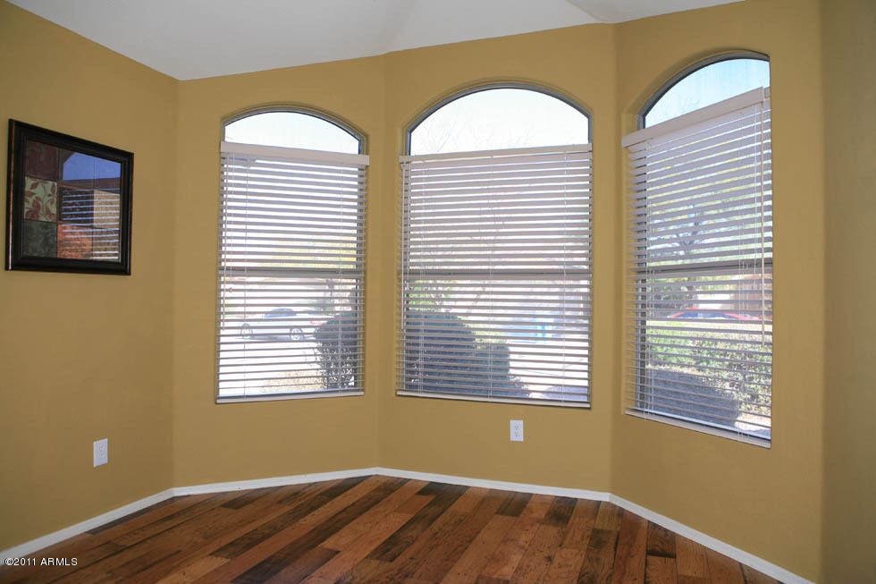 4711 East Weaver Road Phoenix, AZ 85050 - Photo 6 of 24 Living Room
