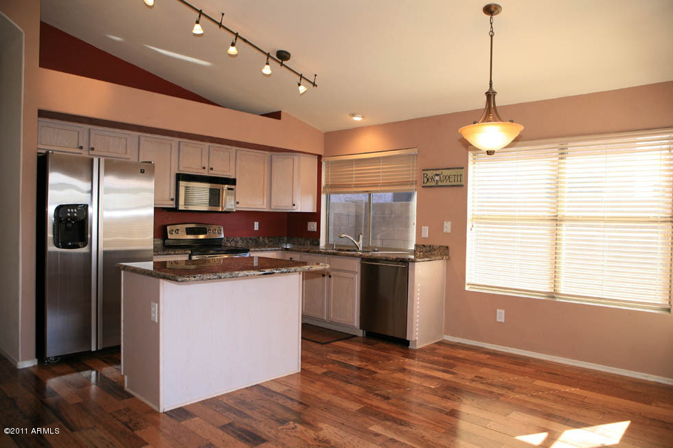 4711 East Weaver Road Phoenix, AZ 85050 - Photo 7 of 24 Kitchen