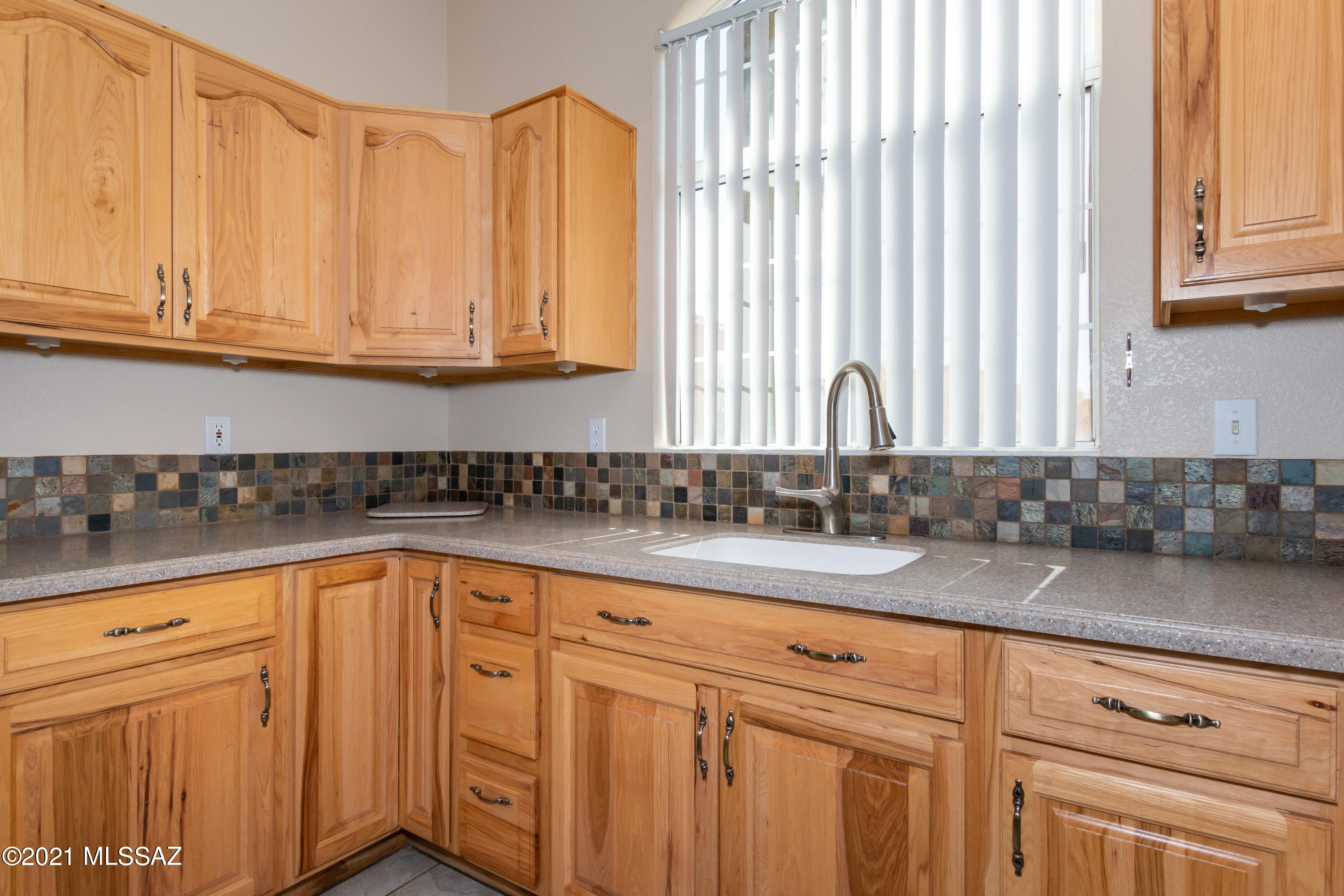 8777 North Maple Ridge Place Tucson, AZ 85743 - Photo 2 of 41 Gallery Image 2