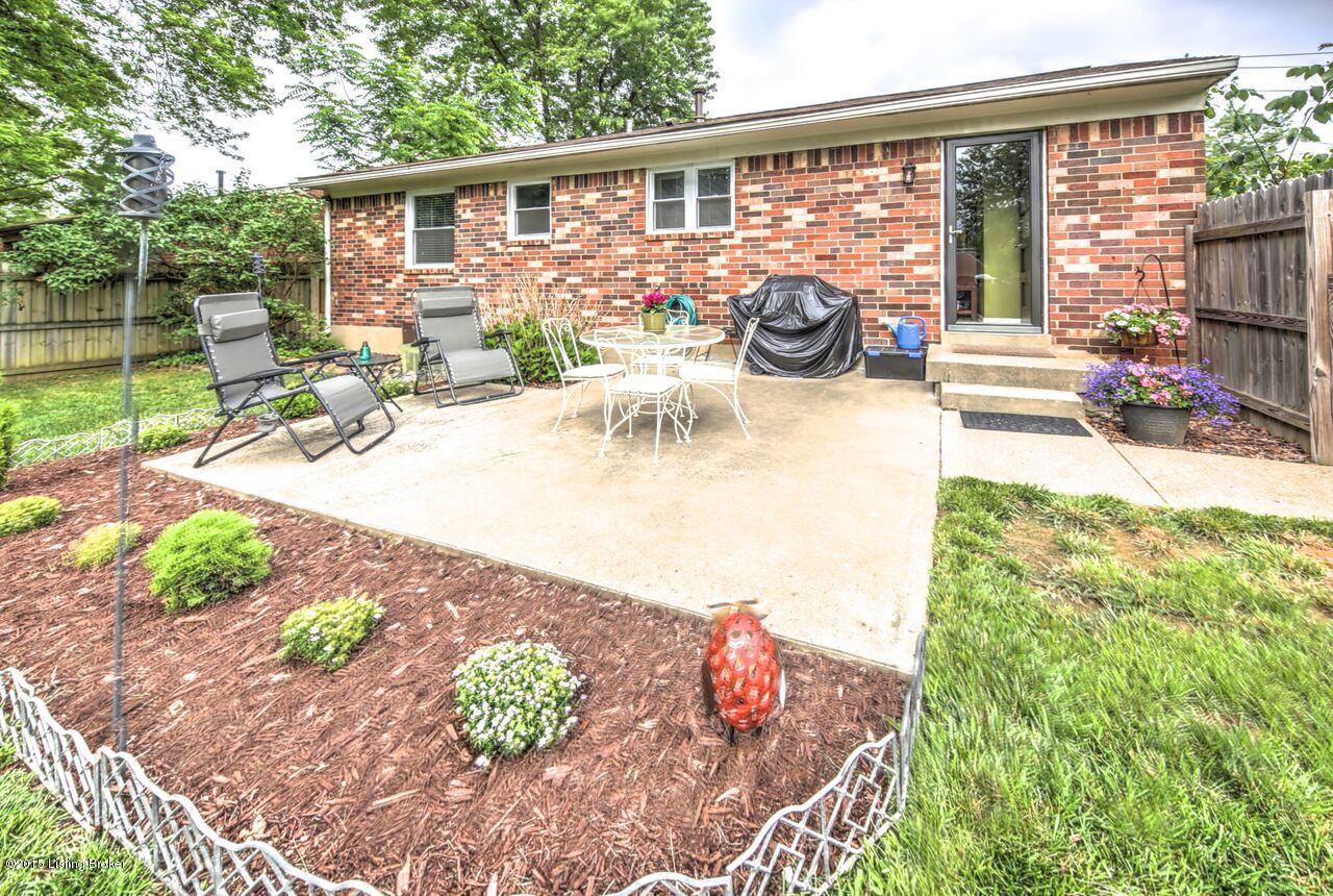 3703 Longview Road Jeffersontown, KY 40299 - Photo 13 of 17 Longview backyard