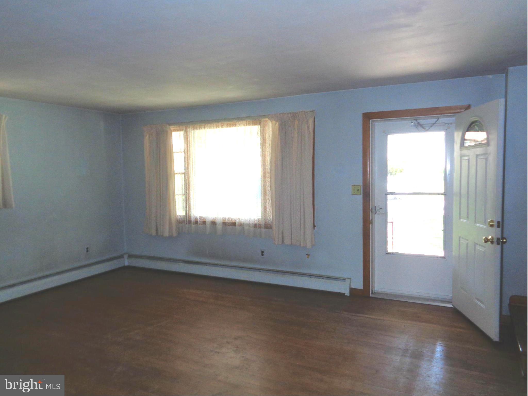 1525 Orlando Road Baltimore, MD 21234 - Photo 3 of 30 Living Room