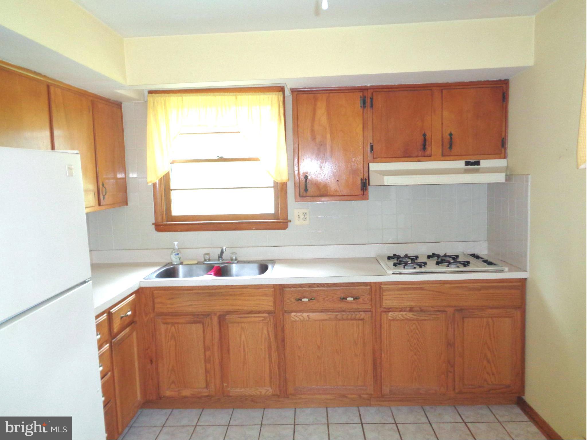 1525 Orlando Road Baltimore, MD 21234 - Photo 7 of 30 Kitchen