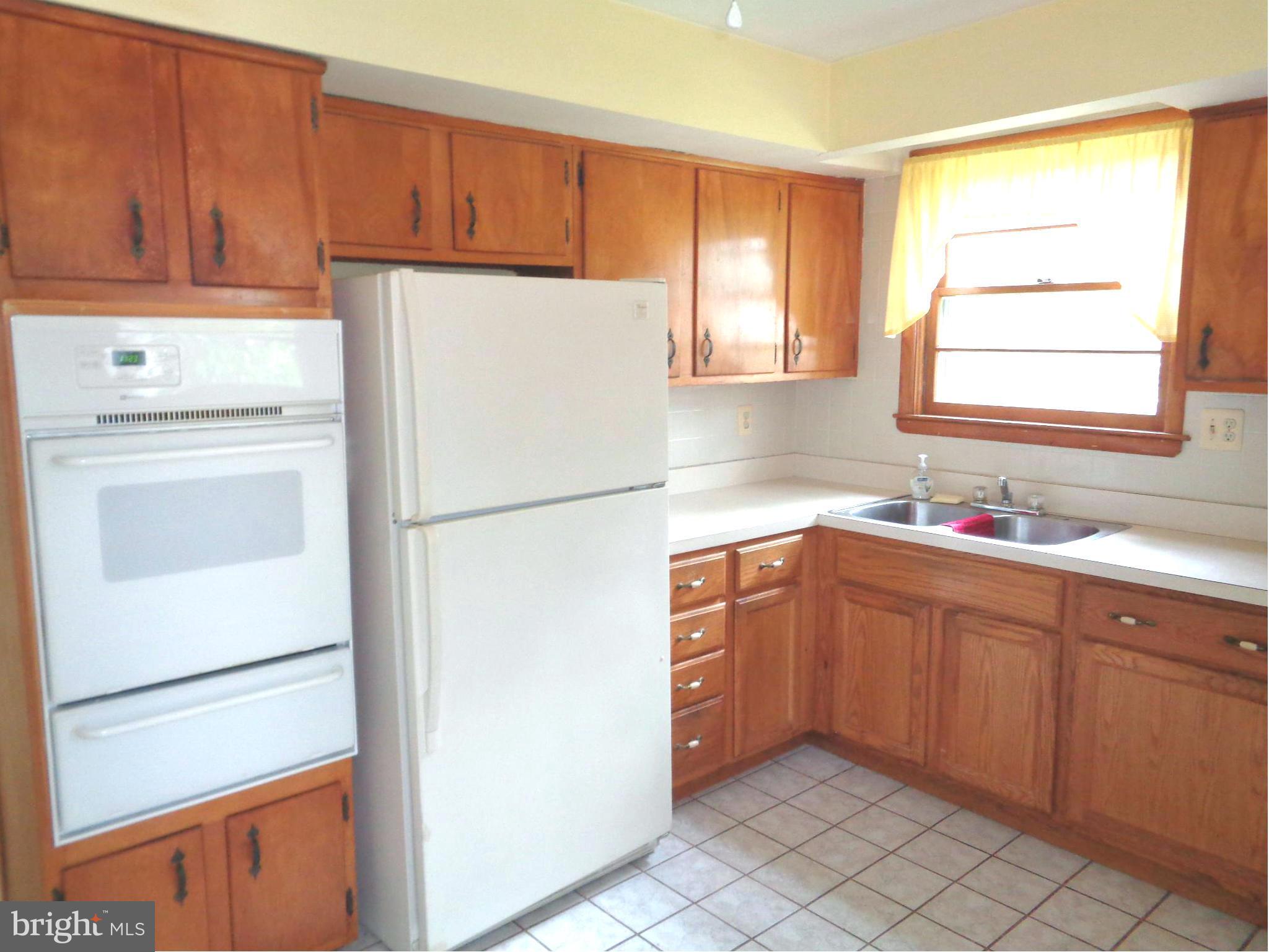 1525 Orlando Road Baltimore, MD 21234 - Photo 9 of 30 Kitchen