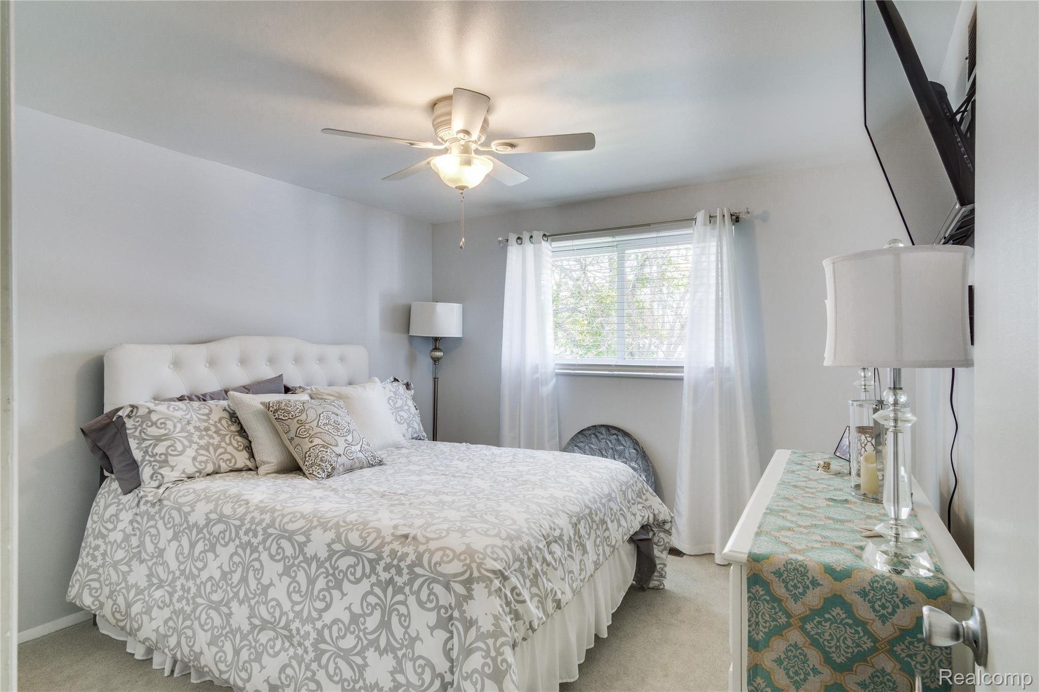 805 North Road Fenton, MI 48430 - Photo 16 of 37 Interiors (24 of 30).jpg