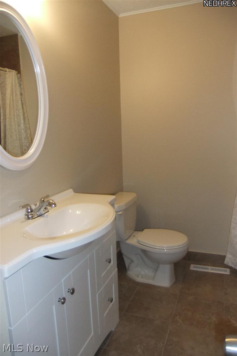 6232 Highland Road Cleveland, OH 44143 - Photo 19 of 23 2nd full bath