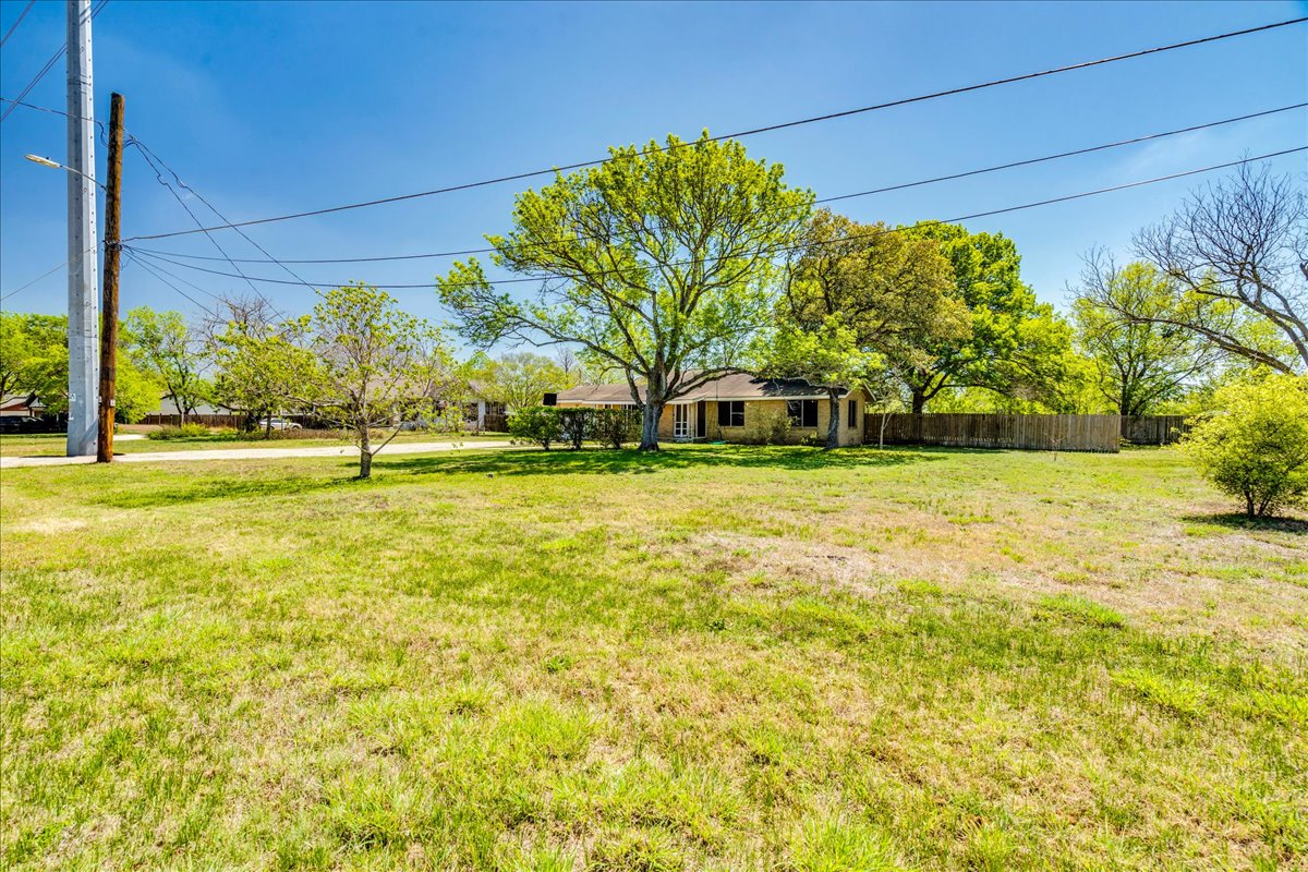 500 Blackjack Street Lockhart, TX 78644 - Photo 4 of 27 View of yard