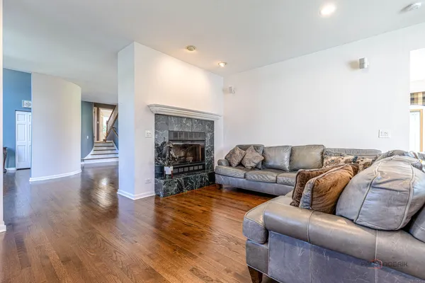 $1,190,400 | 3031 Farner Court, Deerfield, IL 60015