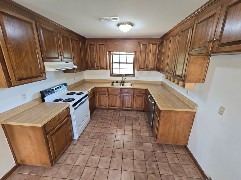 106 Prentice Court Dothan, AL 36305 - Photo 4 of 11