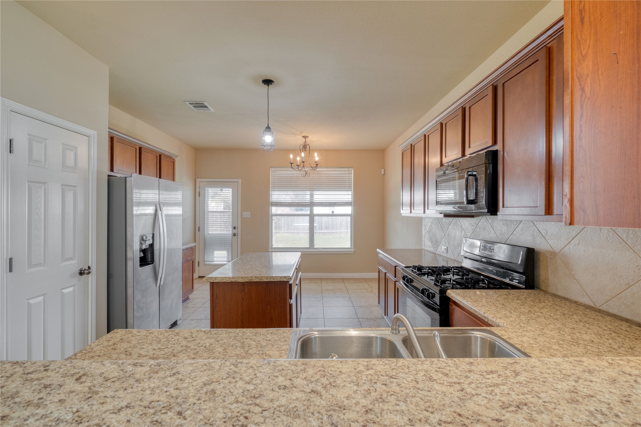 194 Cold Springs Spring Buda, TX 78610 - Photo 6 of 17