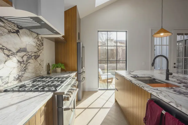 $2,250,000 | 2015 Holland Avenue, Austin, TX 78704