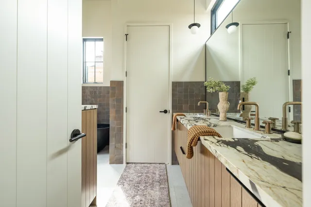 $2,250,000 | 2015 Holland Avenue, Austin, TX 78704