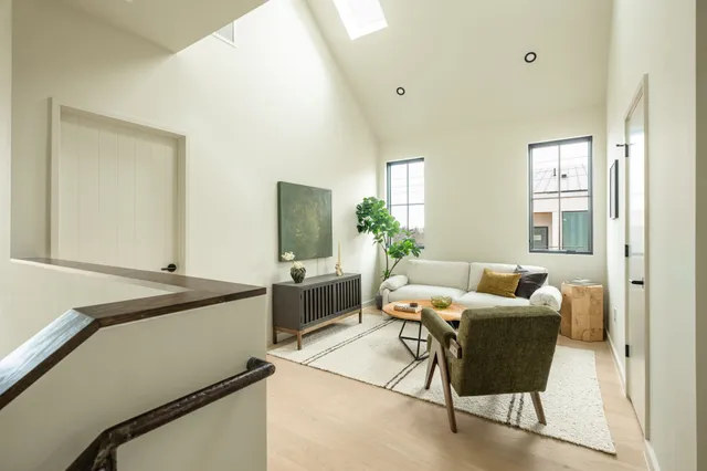 $2,250,000 | 2015 Holland Avenue, Austin, TX 78704