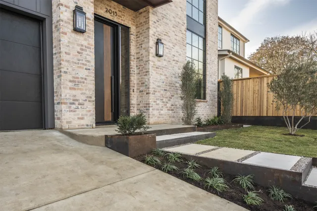 $2,250,000 | 2015 Holland Avenue, Austin, TX 78704