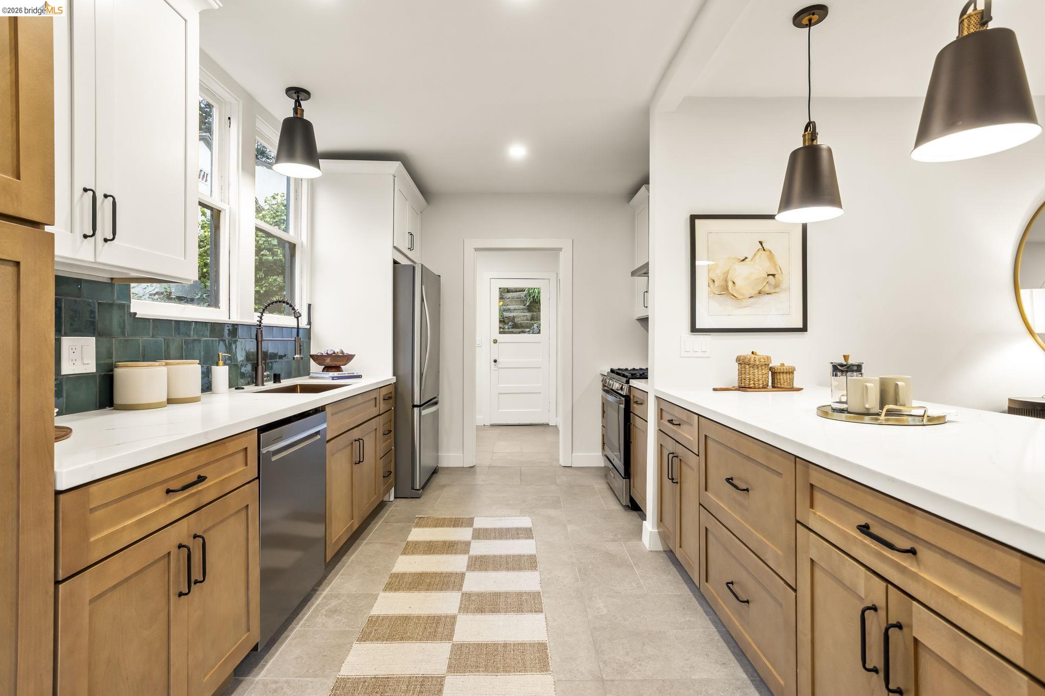 1587 Trestle Glen Road Oakland, CA 94610 - Photo 16 of 30