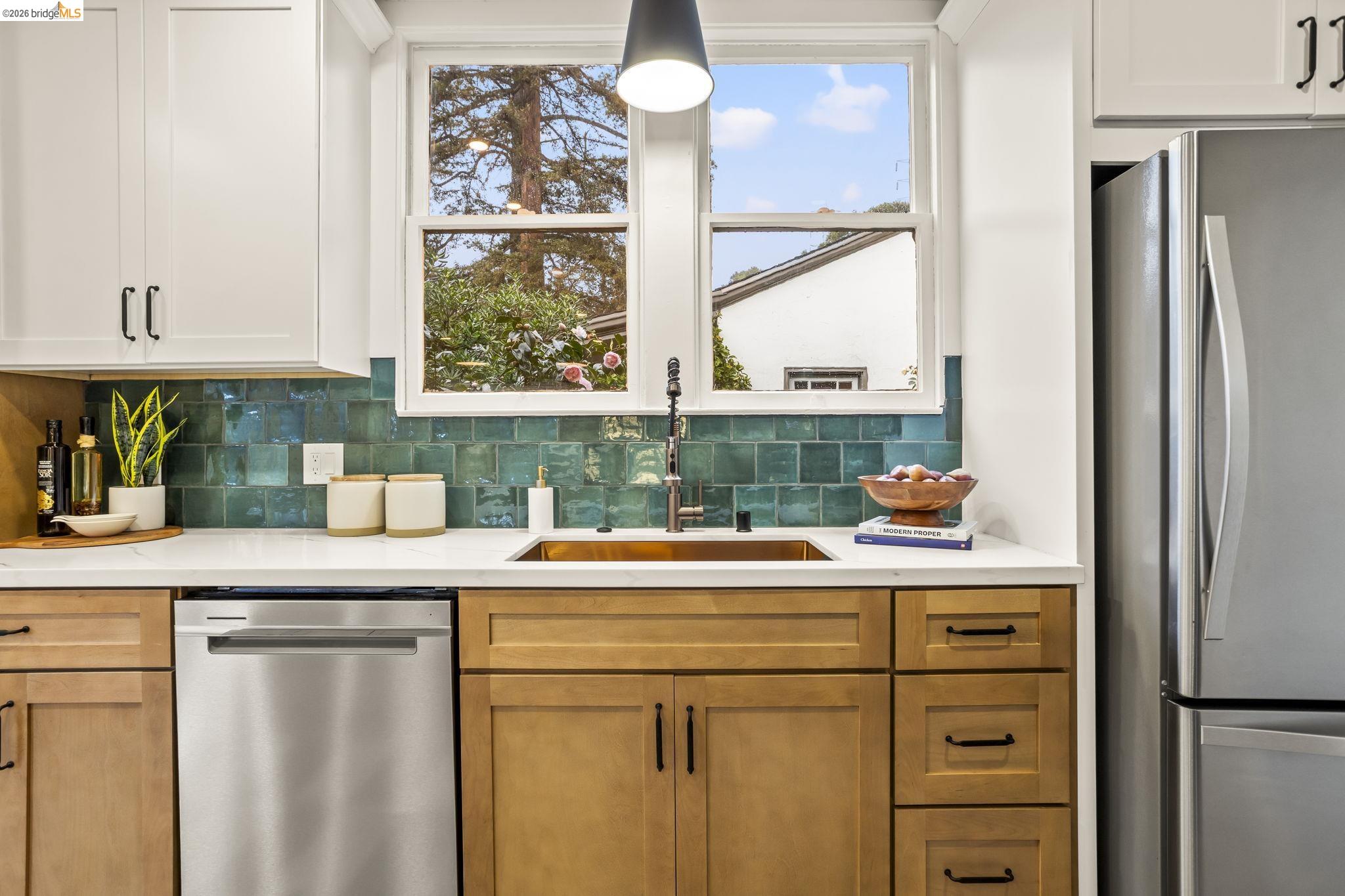 1587 Trestle Glen Road Oakland, CA 94610 - Photo 19 of 30