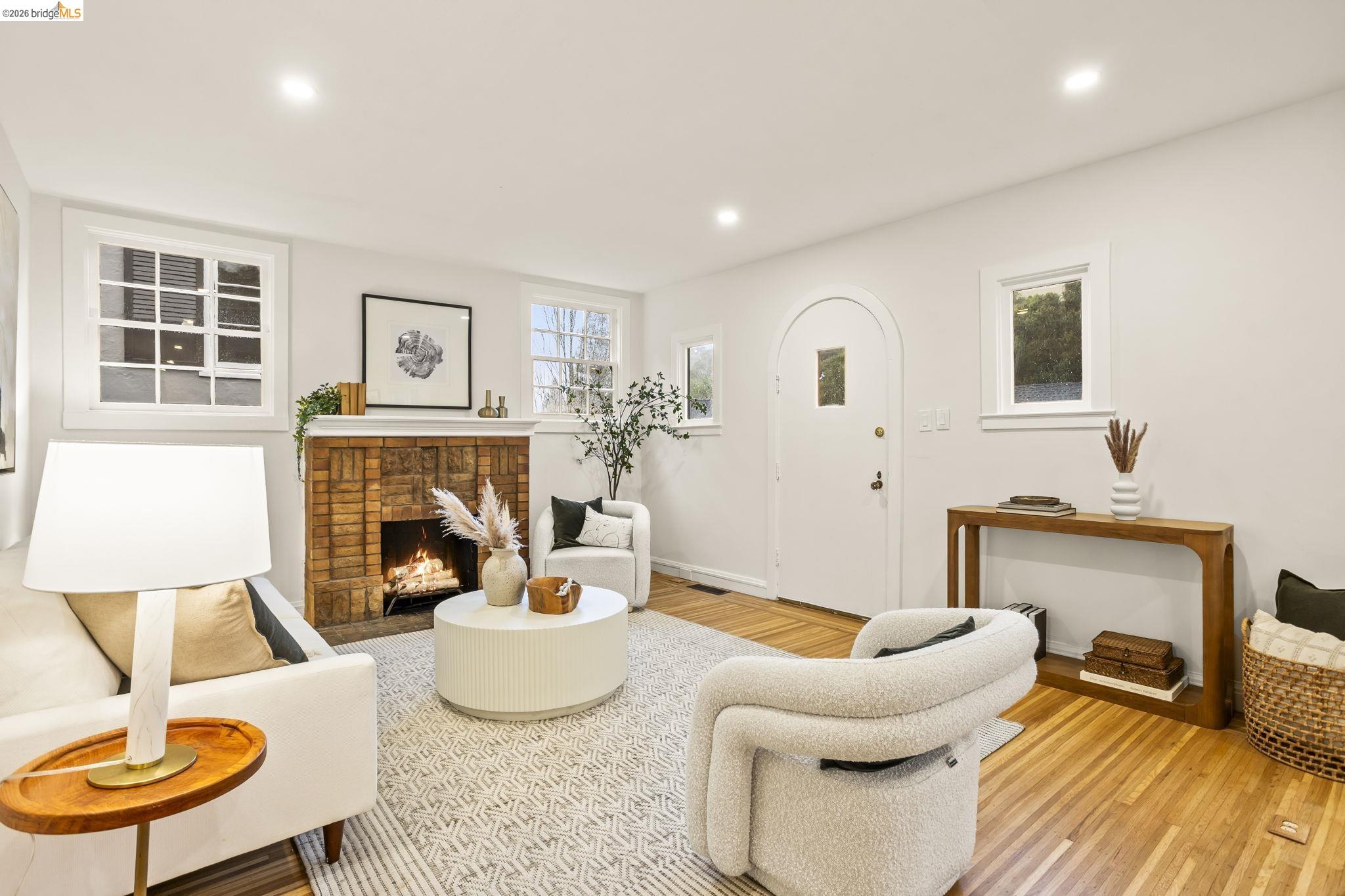 1587 Trestle Glen Road Oakland, CA 94610 - Photo 8 of 30