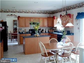 518 Riggs Avenue Berlin, NJ 08009 - Photo 2 of 12 Kitchen