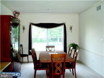 518 Riggs Avenue Berlin, NJ 08009 - Photo 3 of 12 Dining Room