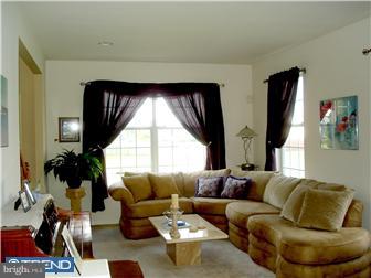 518 Riggs Avenue Berlin, NJ 08009 - Photo 4 of 12 Living Room