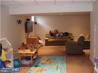 518 Riggs Avenue Berlin, NJ 08009 - Photo 8 of 12 Game Room