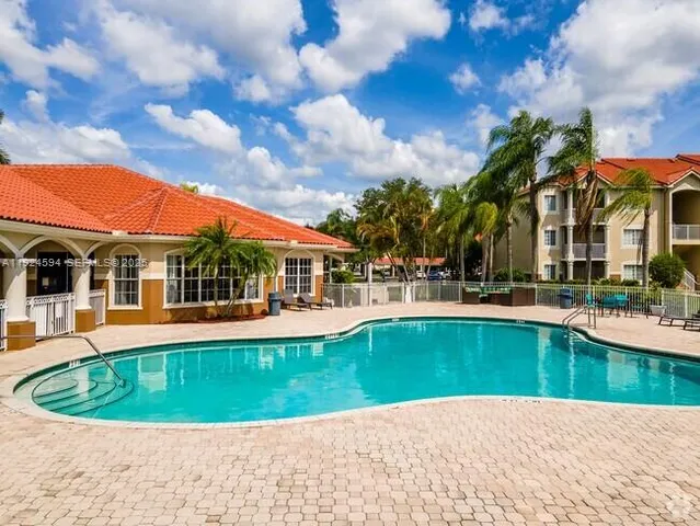 $1,900 | 8965 Okeechobee Boulevard, Unit 107, West Palm Beach, FL 33411