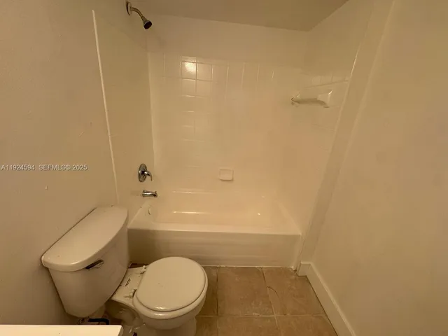 $1,900 | 8965 Okeechobee Boulevard, Unit 107, West Palm Beach, FL 33411