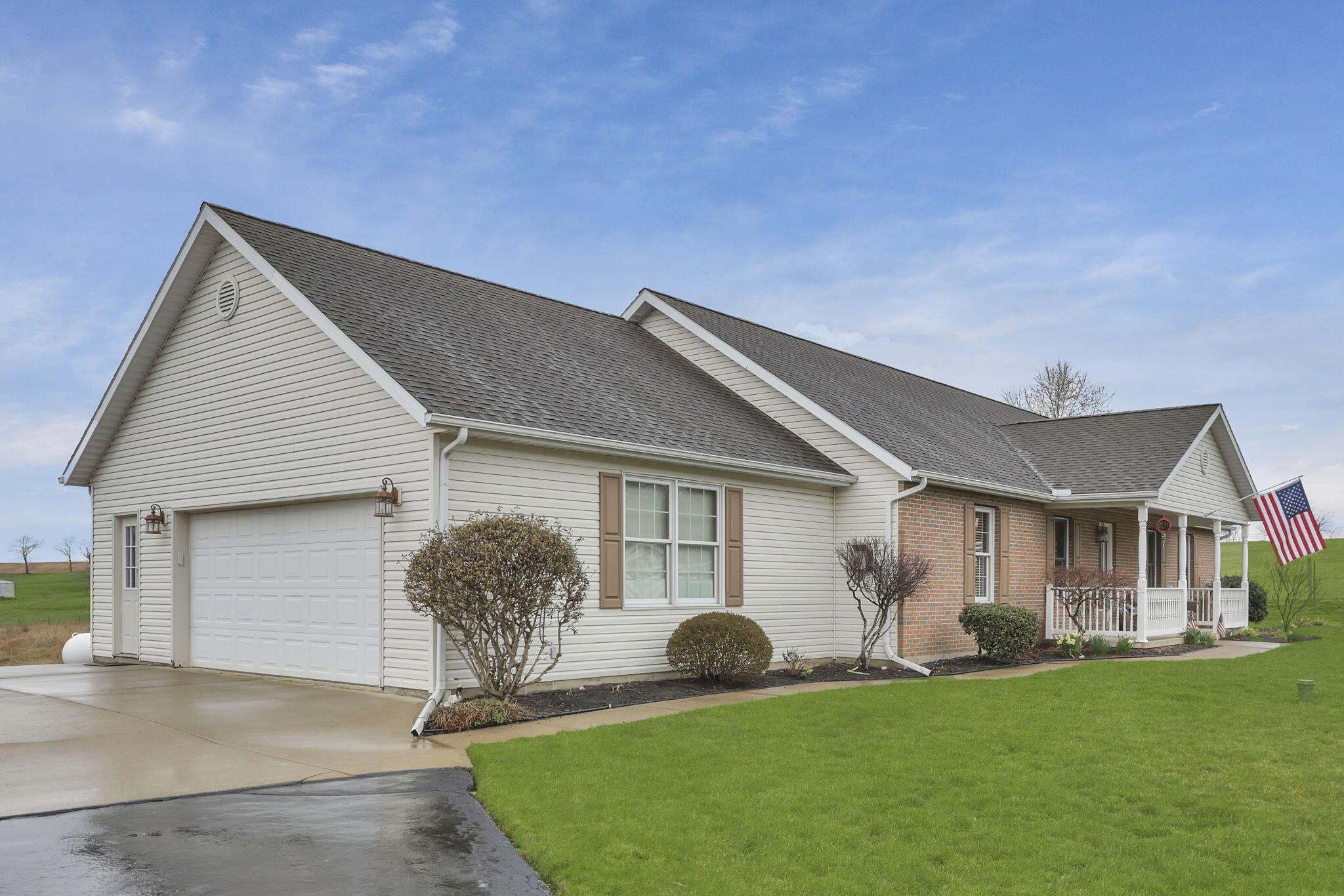 345 Lake Road Northeast Lancaster, OH 43130 - Photo 3 of 74 3-web-or-mls-939A2550 - Copy