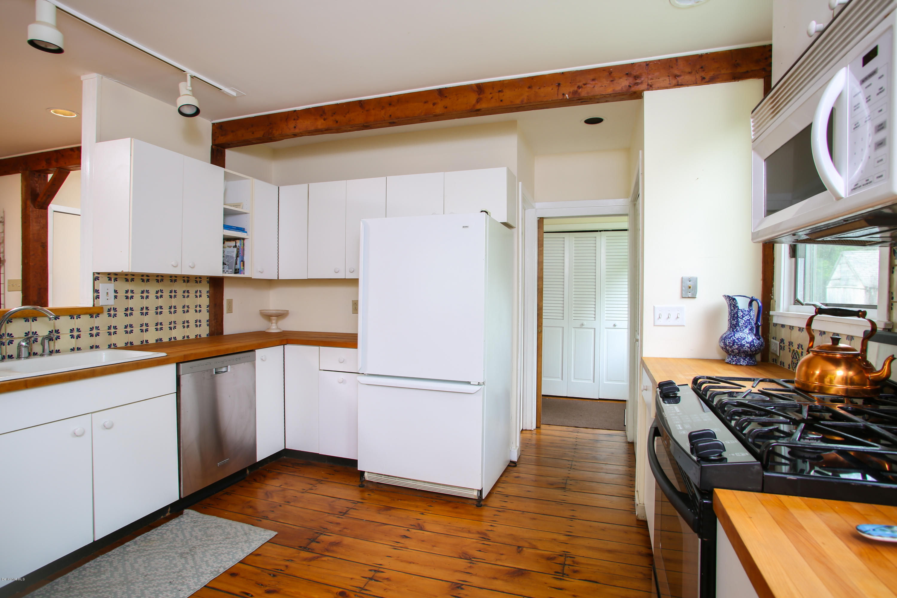 84 West Mountain Road Lenox, MA 01240 - Photo 4 of 14 AS9A0049