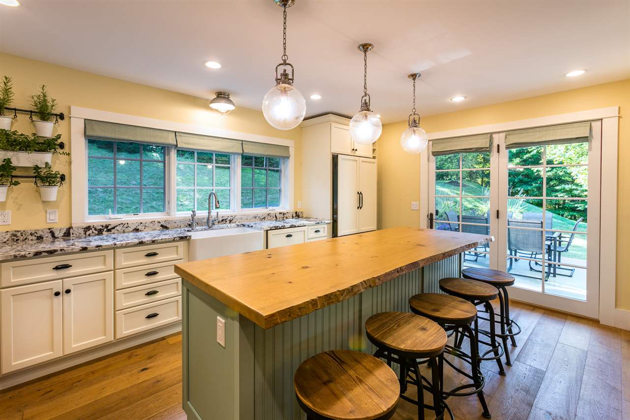 399 Old Farm Road Stowe, VT 05672 - Photo 5 of 28