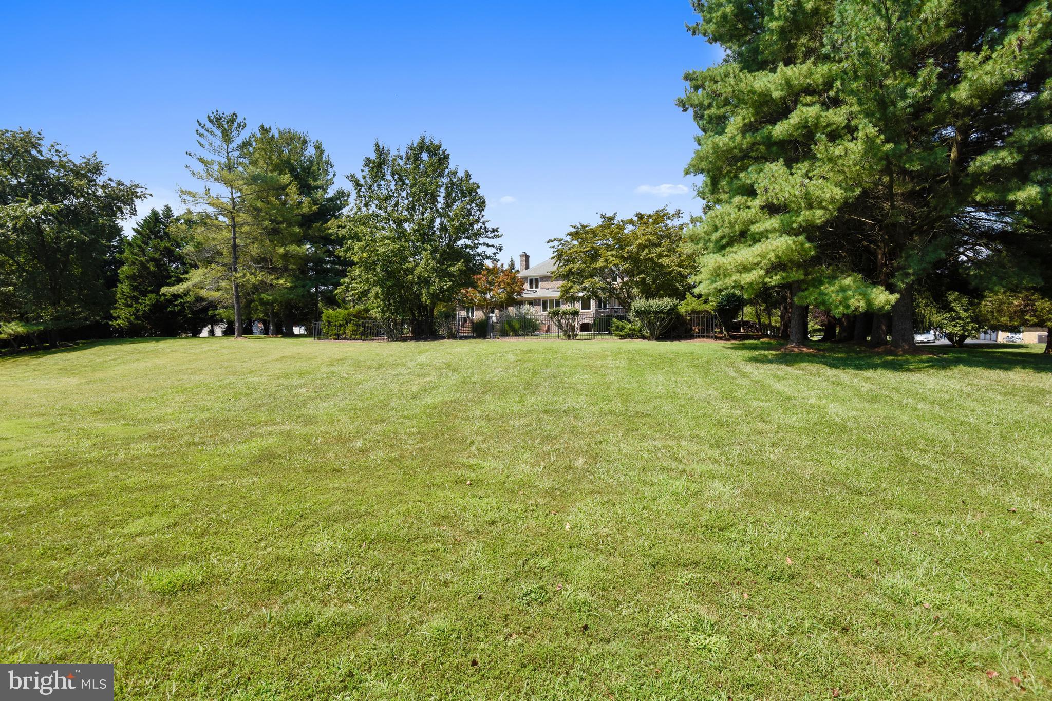 10922 Brent Road Potomac, MD 20854 - Photo 33 of 36 Expansive back Yard