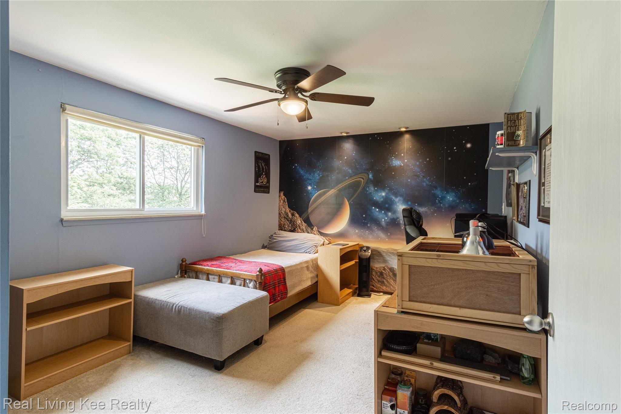 611 Abbey Court Rochester, MI 48307 - Photo 27 of 39 Huge bedrooms!