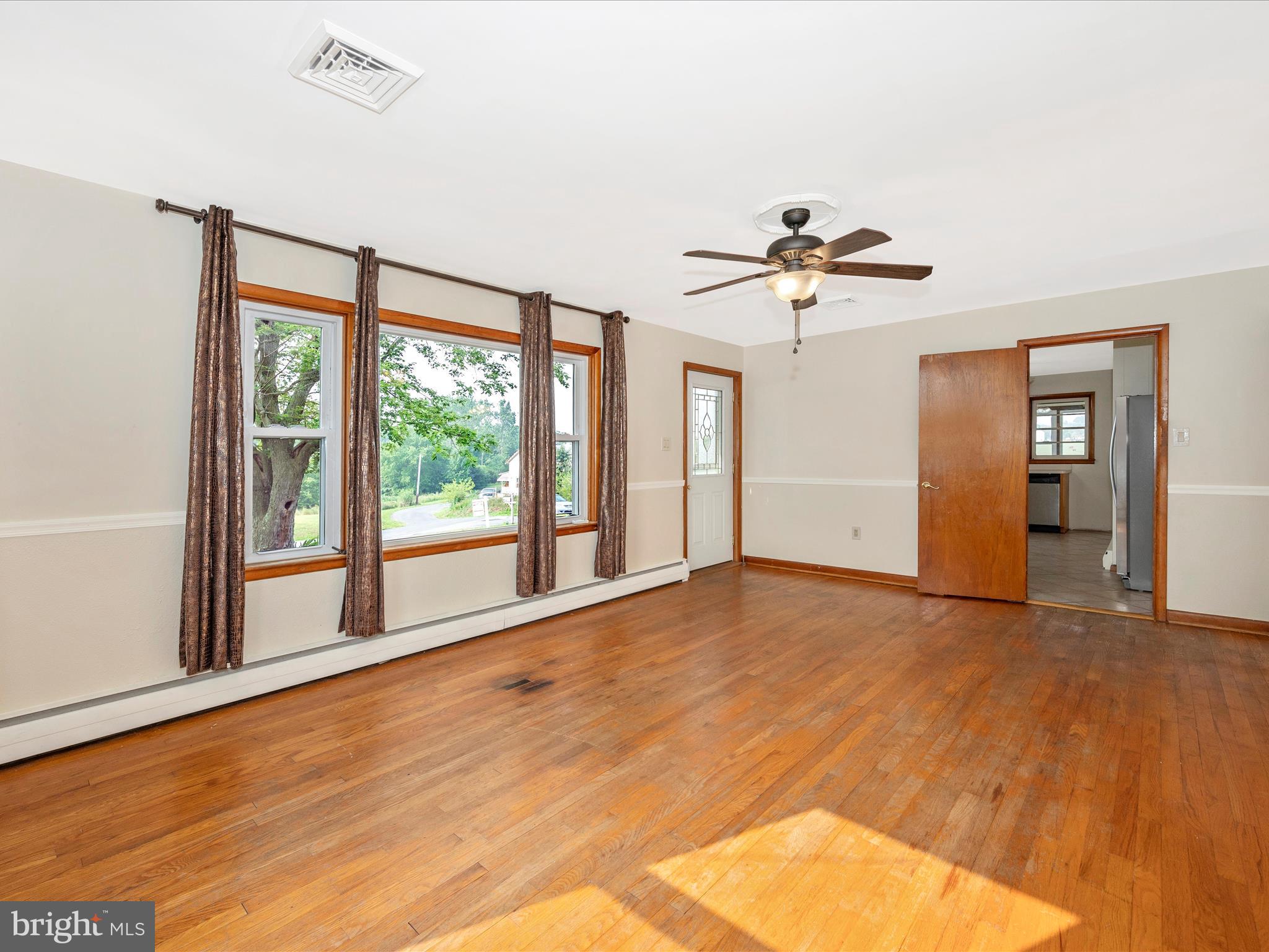 14054 Hoovers Mill Road Rocky Ridge, MD 21778 - Photo 4 of 56 Living Room