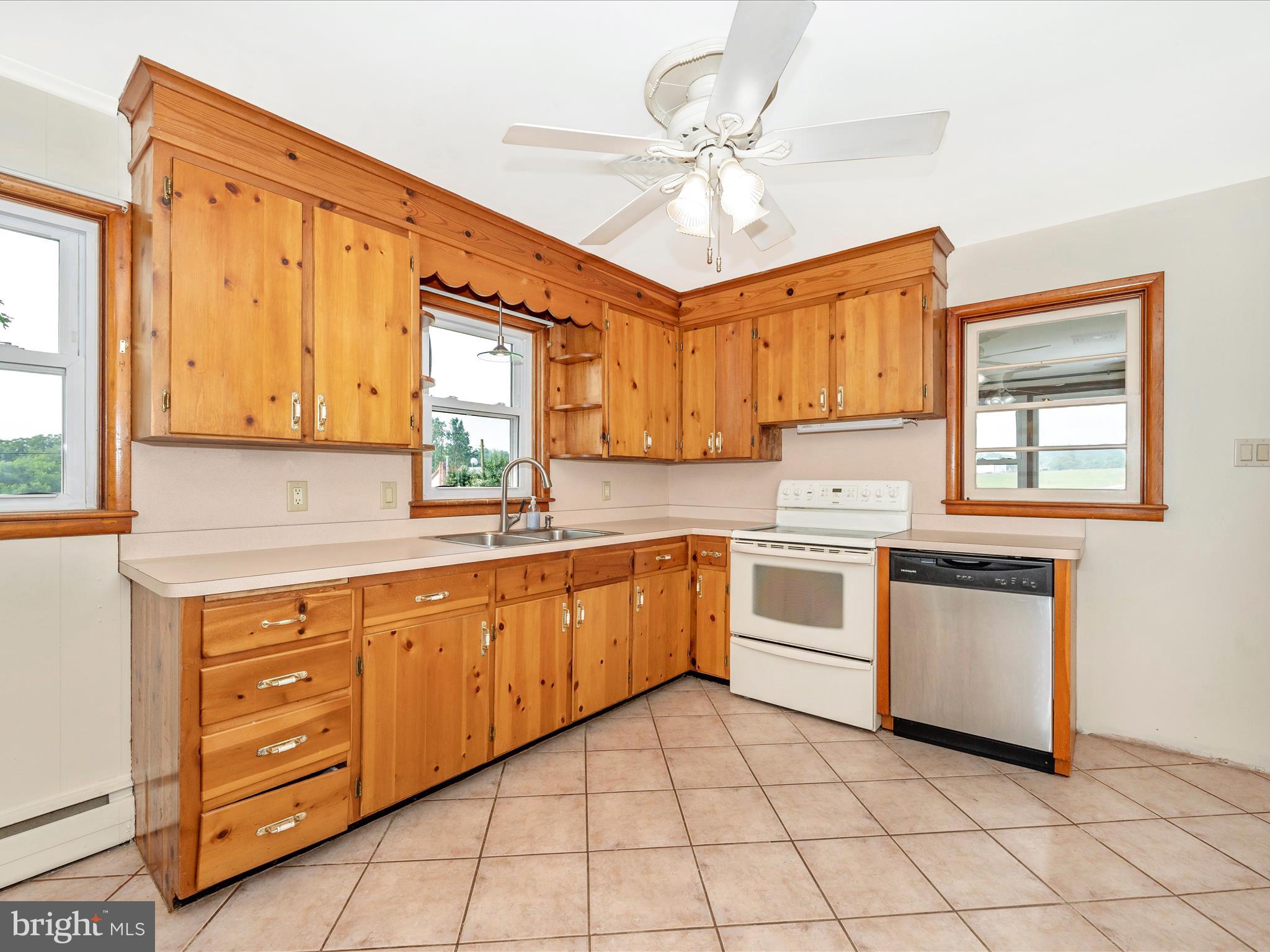 14054 Hoovers Mill Road Rocky Ridge, MD 21778 - Photo 10 of 56 Kitchen