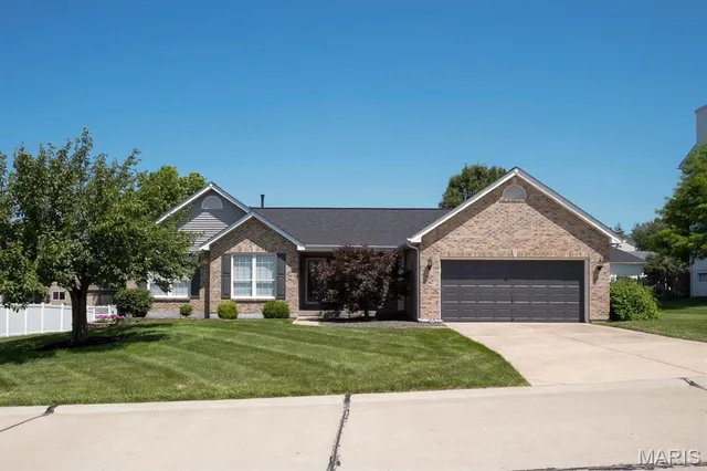 $429,500 | 5070 Douglas Park Drive, St. Peters, MO 63304