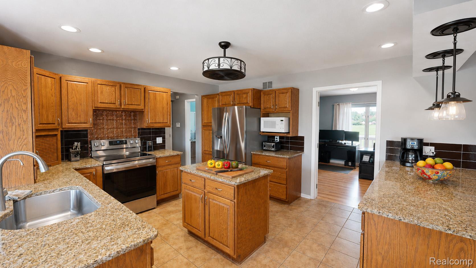 4489 North Oak Road Davison, MI 48423 - Photo 29 of 94 3 0.jpg