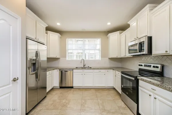 $2,555 | 1088 South Agnes Lane, Gilbert, AZ 85296