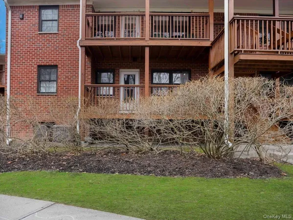 $3,200 | 430 Somerset Drive, Unit F, Pearl River, NY 10965